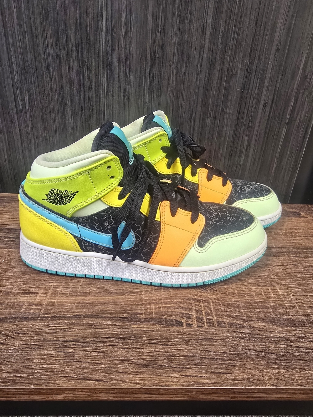 Nike Air Jordan 1 Mid SE GS Glow In The Dark BQ6931-037 Youth 5.5Y Multicolor Sn